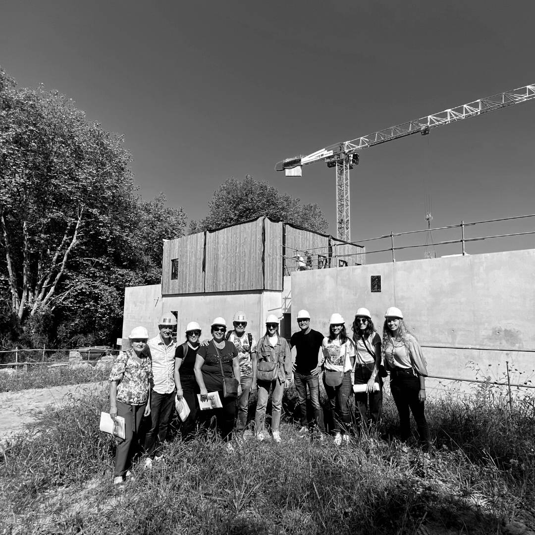 équipe au complet sur le chantier de bayonne au séminaire pour les articles de l'agence tam architecture